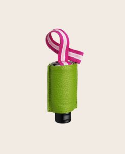 CarryME-Set-Pure grasgrün RefreshME Hände Desinfektionsgel Leder-Taschenanhänger