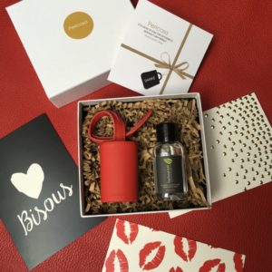 Geschenkidee Valentinstag Lederanhänger mit Hygiene-Handgel